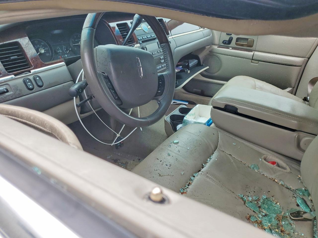 LINCOLN TOWN CAR 2009 — 9