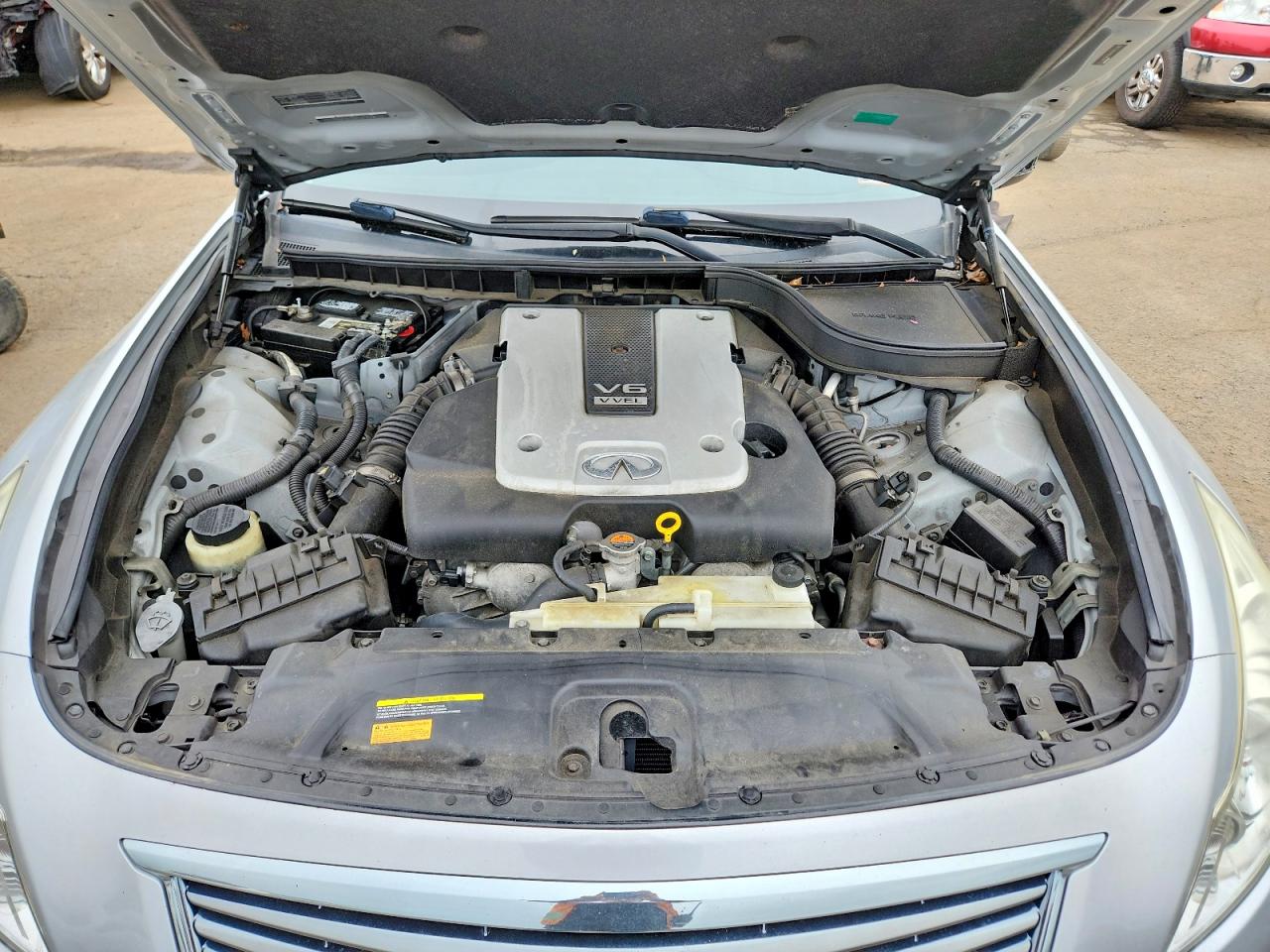 INFINITI Q40 2015 — 12