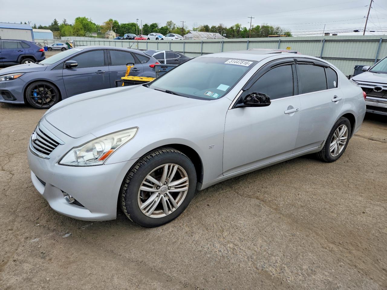 INFINITI Q40 2015 — 2