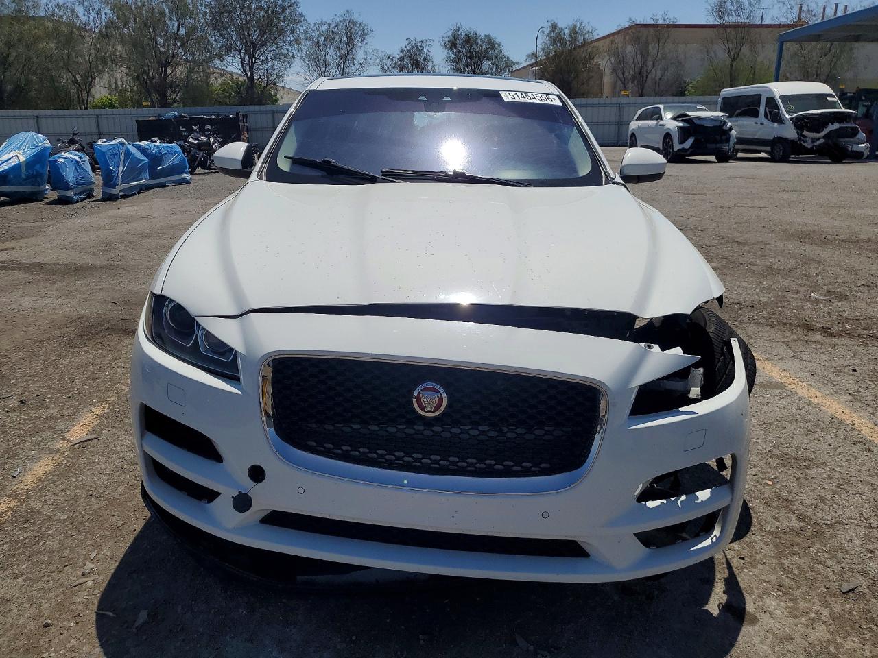 JAGUAR F-PACE 2018 — 6