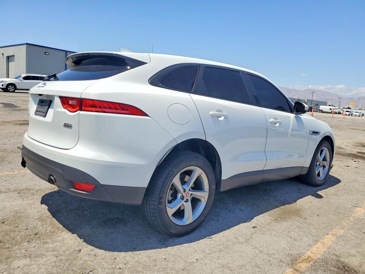 JAGUAR F-PACE 2018 — 4