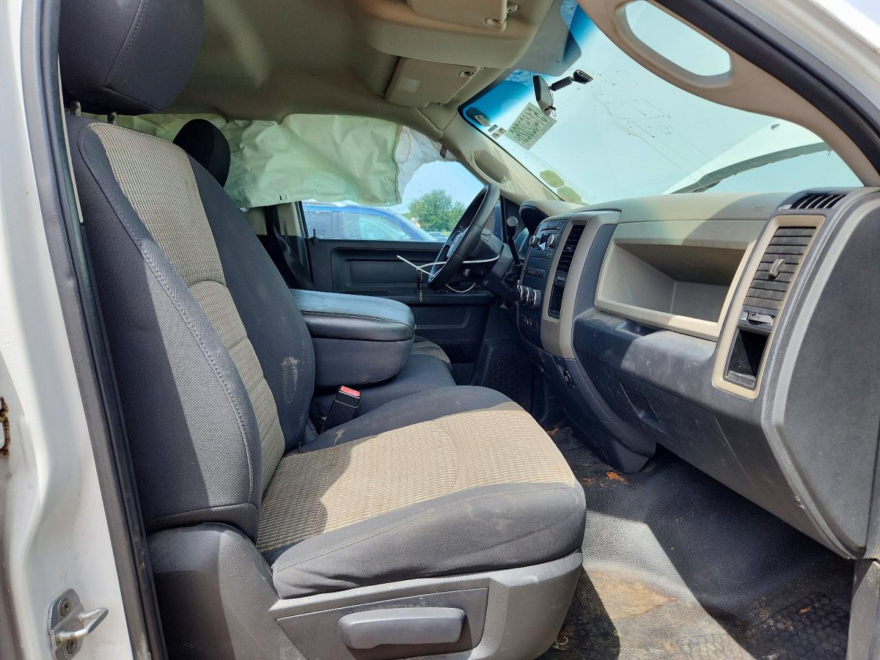 DODGE RAM 1500 2011 — 8