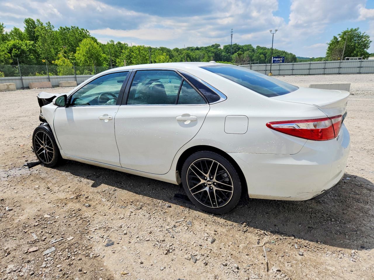 TOYOTA CAMRY 2015 — 3