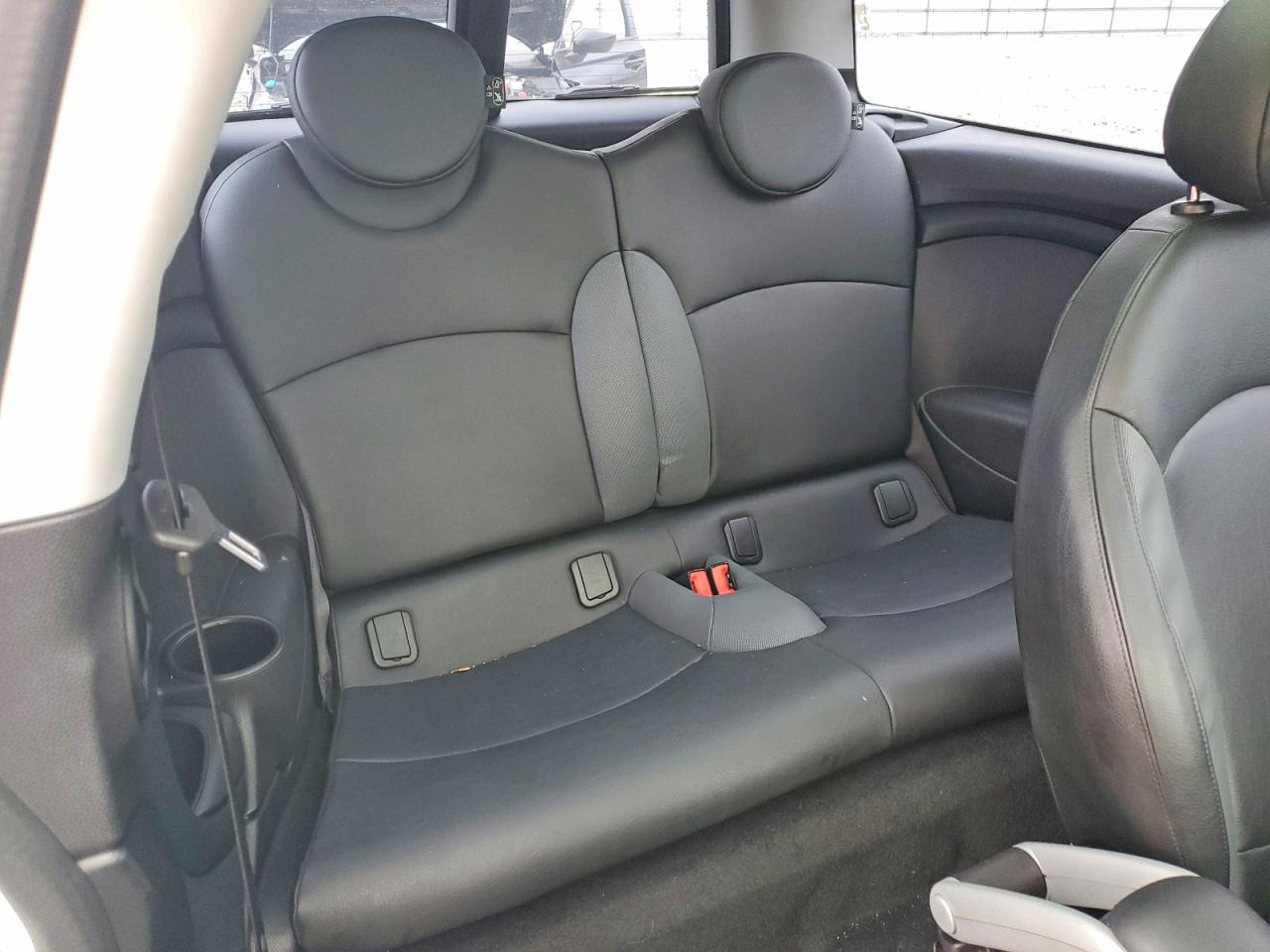 MINI COOPER 2010 — 11