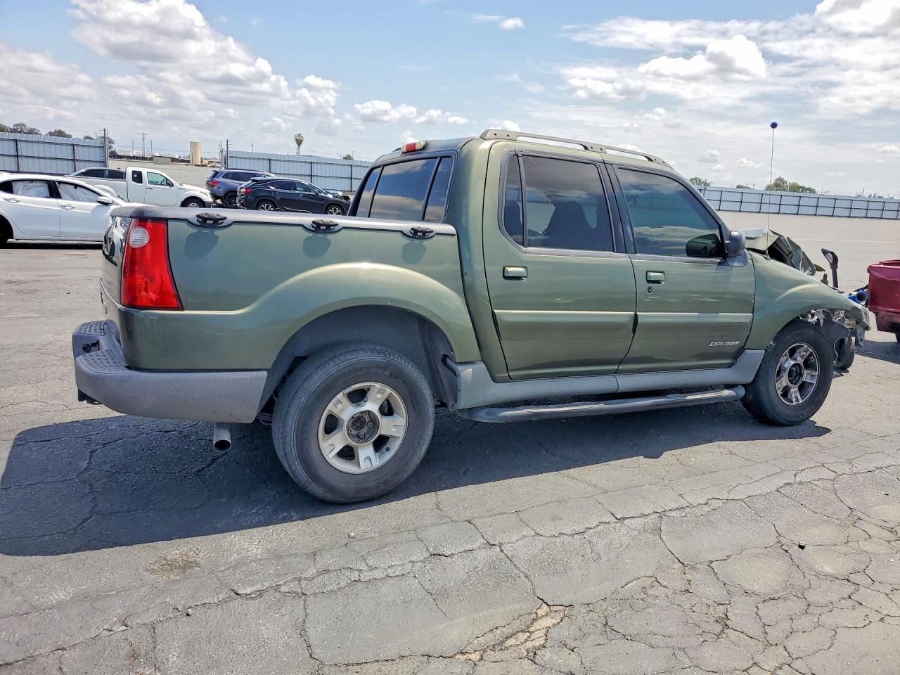FORD EXPLORER SPORT TRAC 2001 — 4