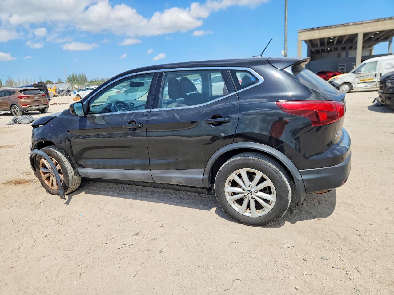 NISSAN ROGUE SPORT 2019 — 3