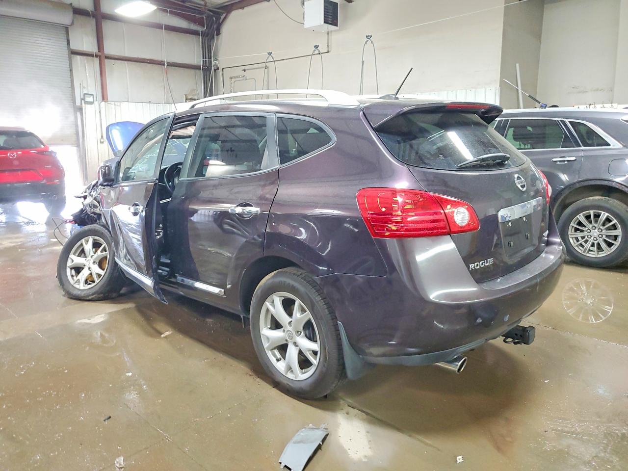 NISSAN ROGUE 2011 — 3