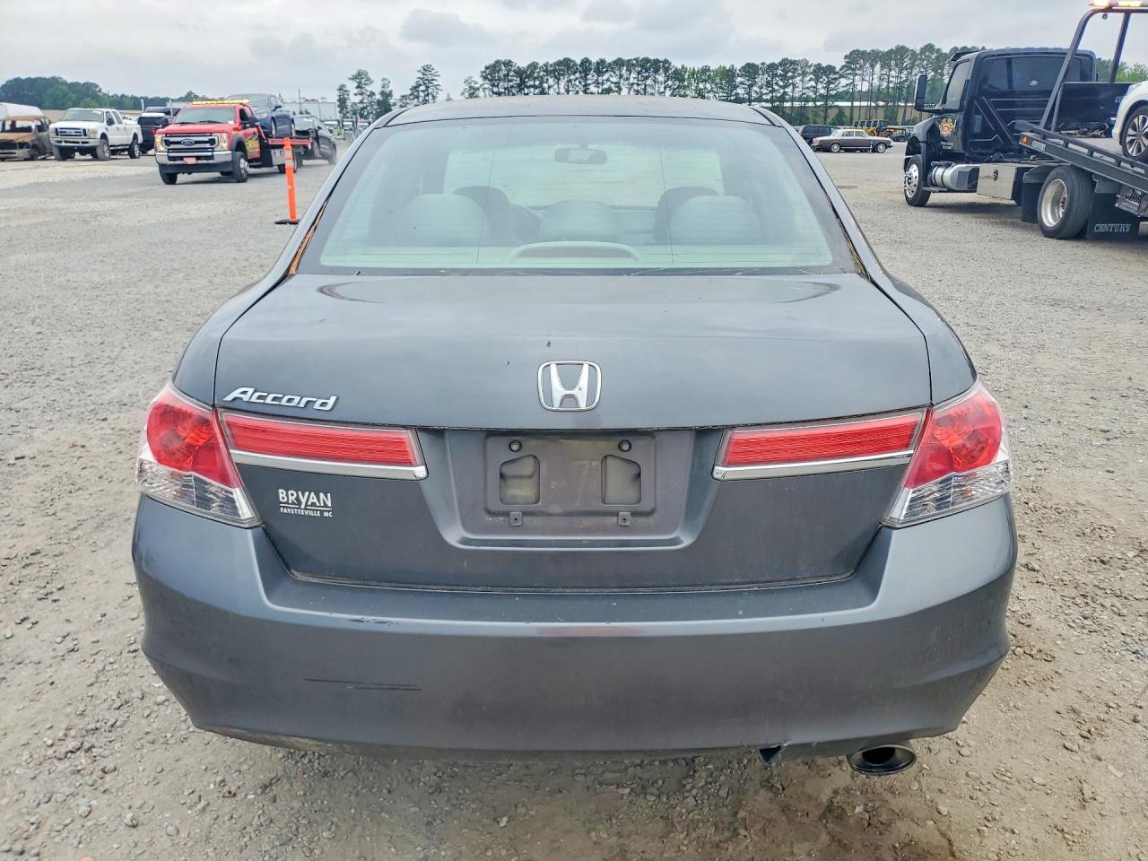 HONDA ACCORD 2011 — 7