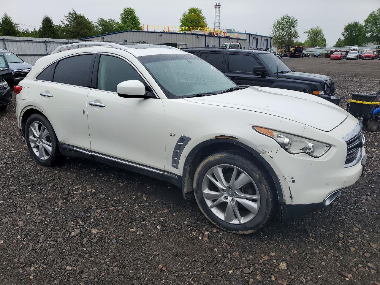 2016 INFINITI QX70 BASE