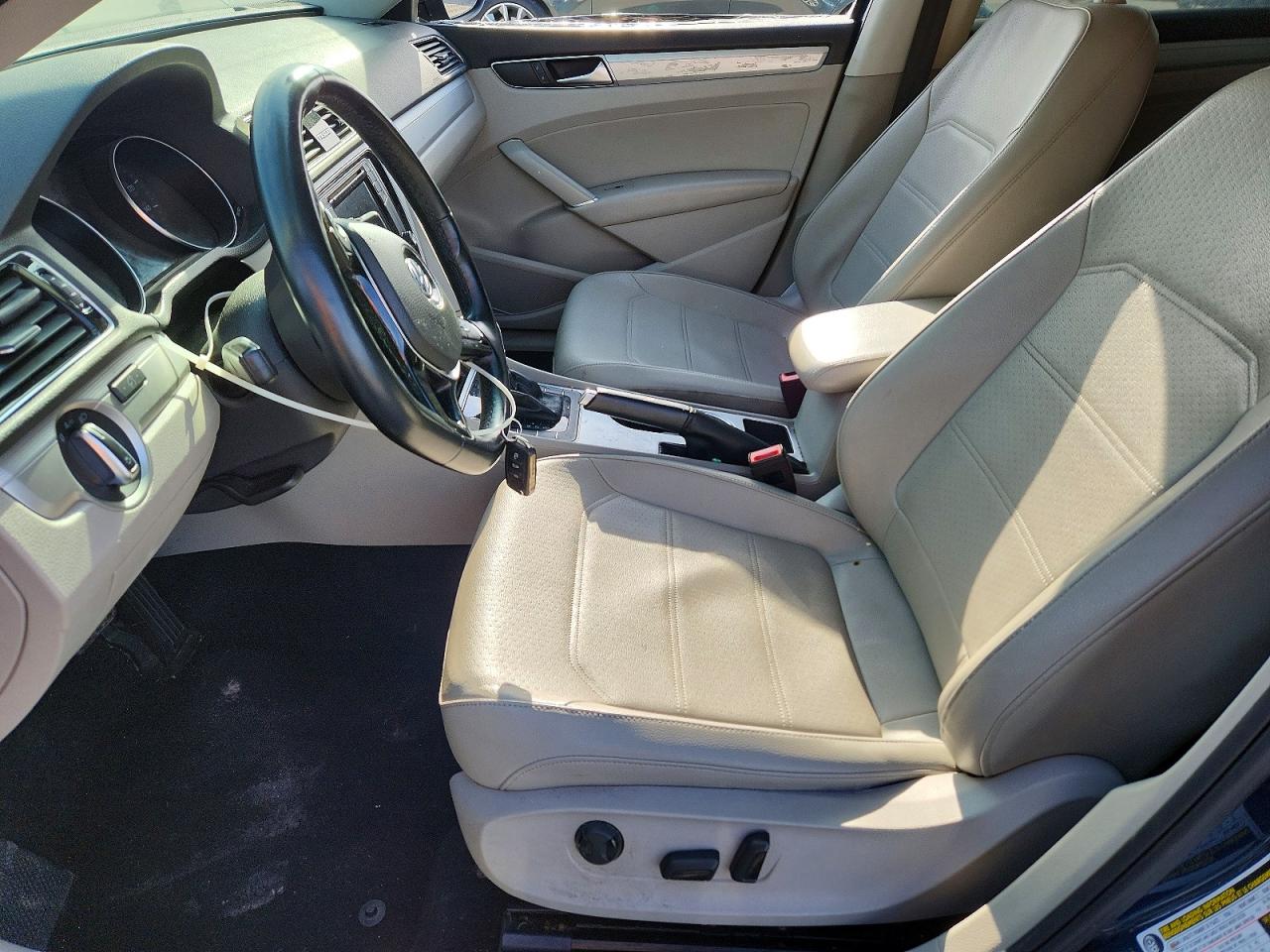 VOLKSWAGEN PASSAT 2019 — 8