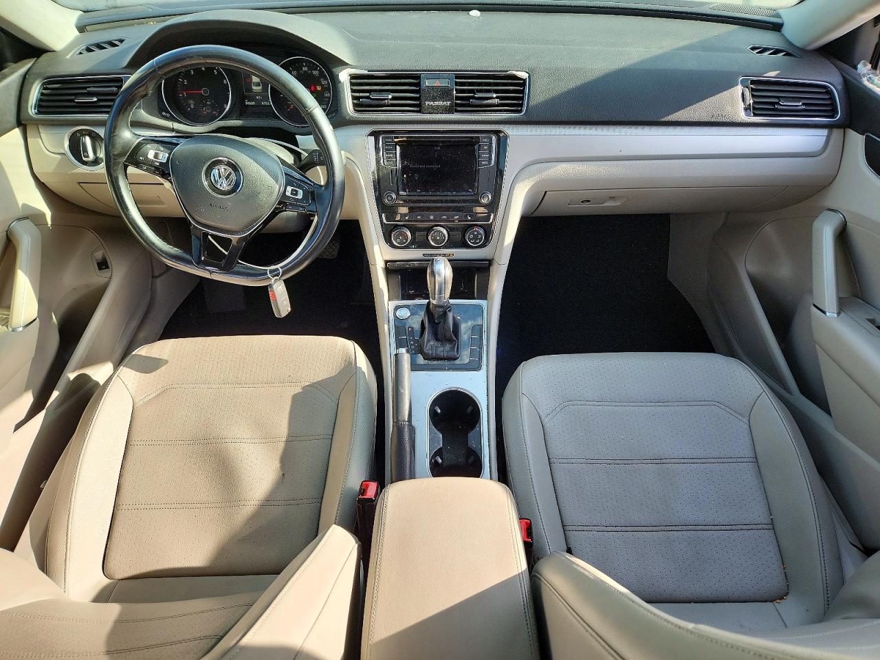 VOLKSWAGEN PASSAT 2019 — 9