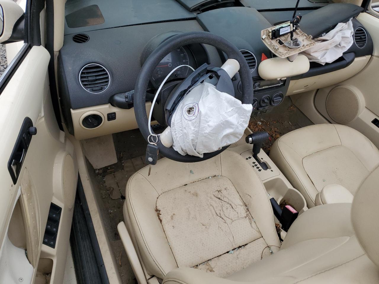 VOLKSWAGEN NEW BEETLE 2008 — 9
