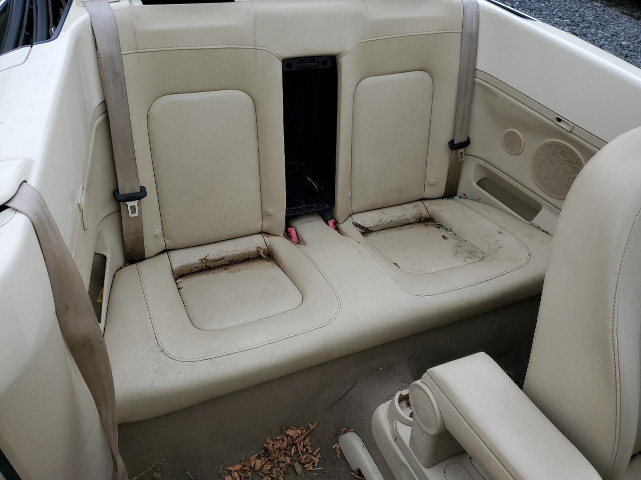 VOLKSWAGEN NEW BEETLE 2008 — 11