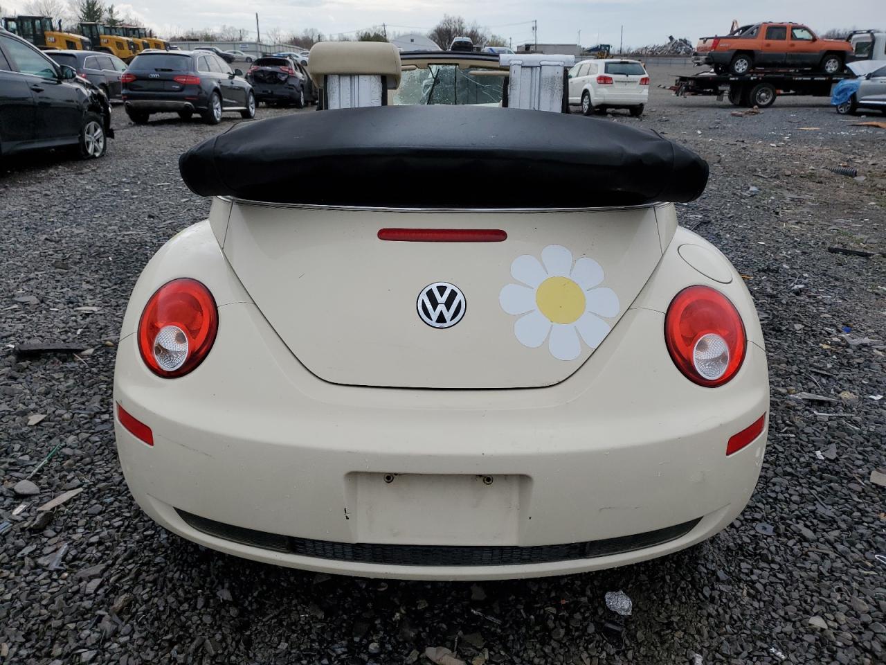 VOLKSWAGEN NEW BEETLE 2008 — 7