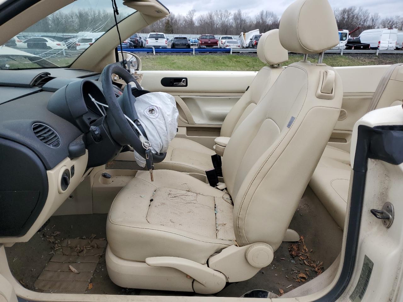 VOLKSWAGEN NEW BEETLE 2008 — 8
