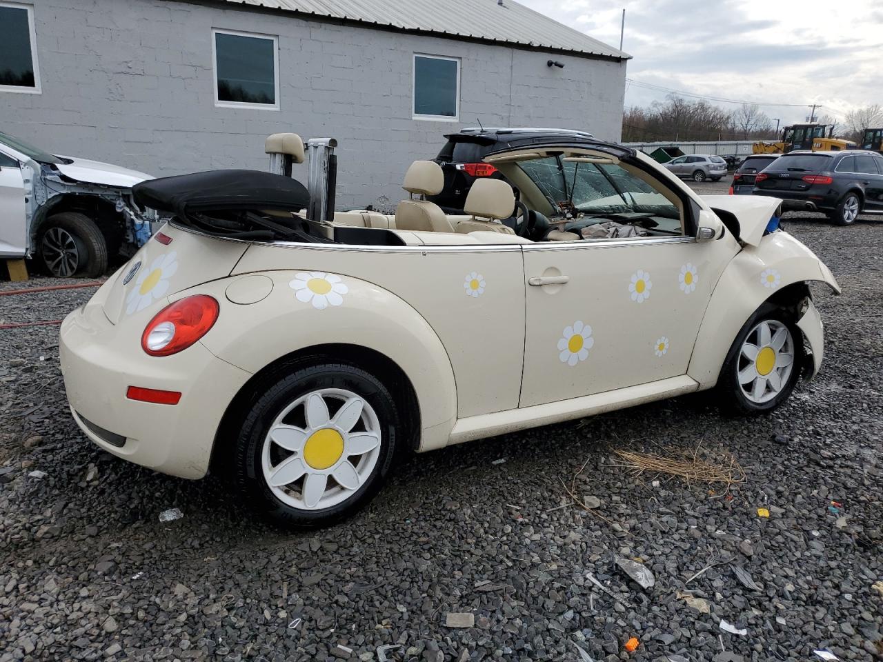 VOLKSWAGEN NEW BEETLE 2008 — 4