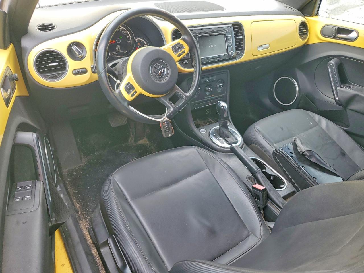 VOLKSWAGEN BEETLE 2013 — 9