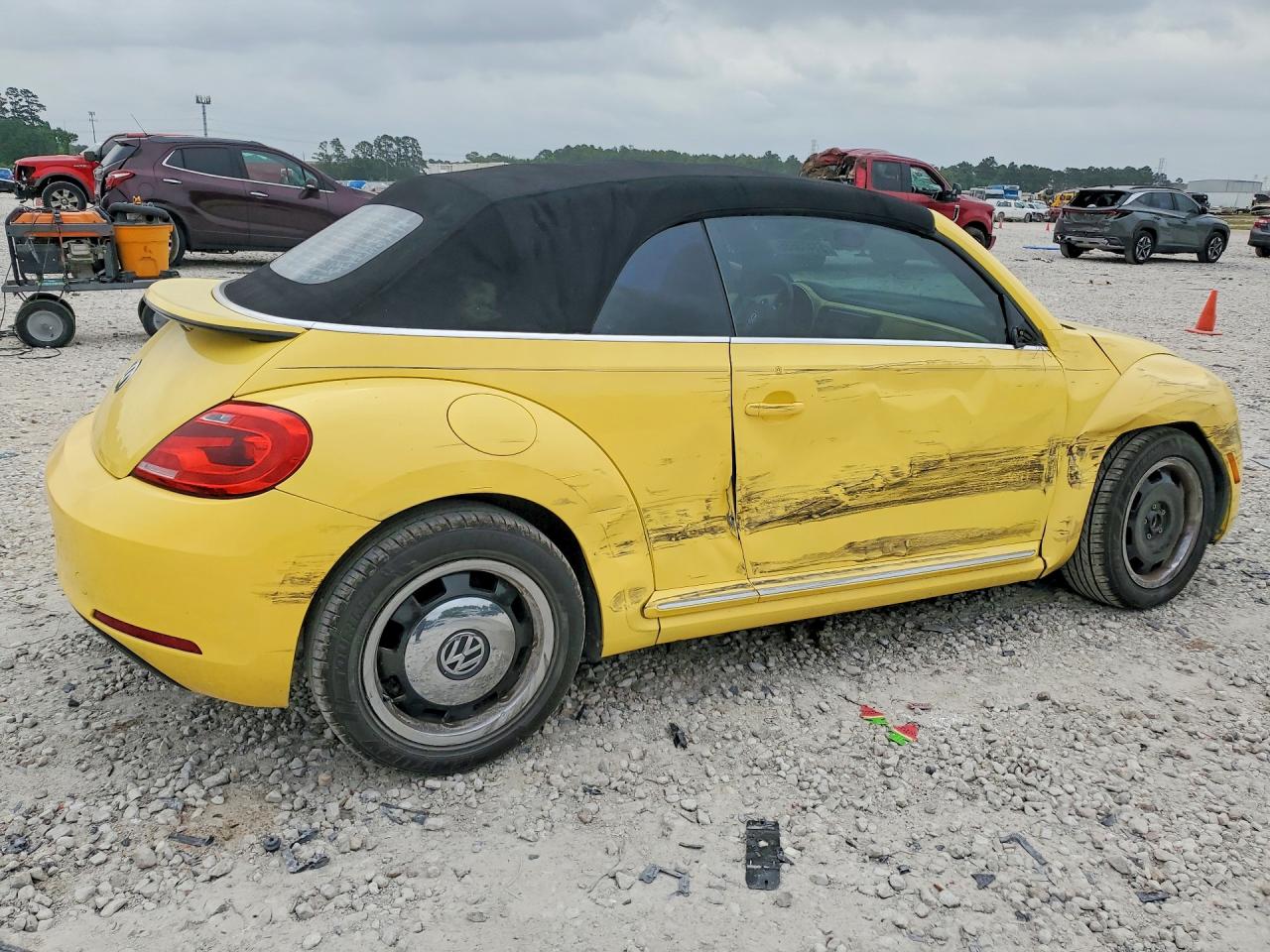 VOLKSWAGEN BEETLE 2013 — 4