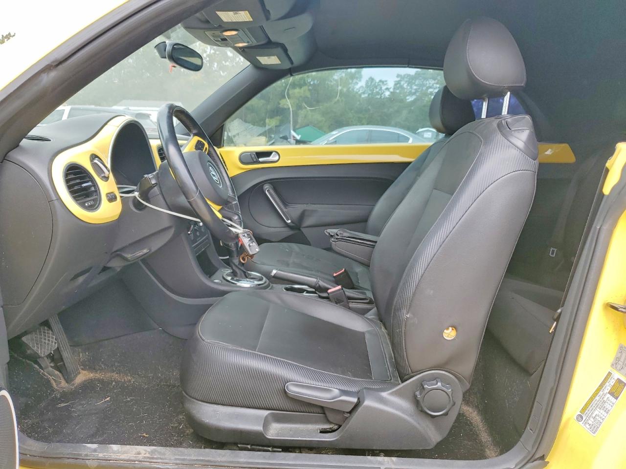 VOLKSWAGEN BEETLE 2013 — 8