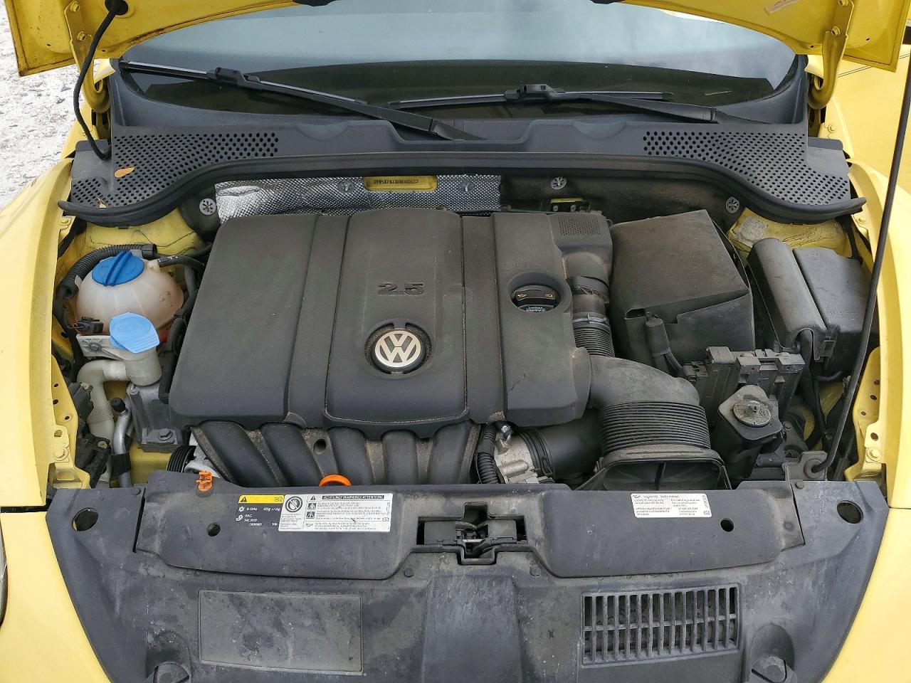 VOLKSWAGEN BEETLE 2013 — 12