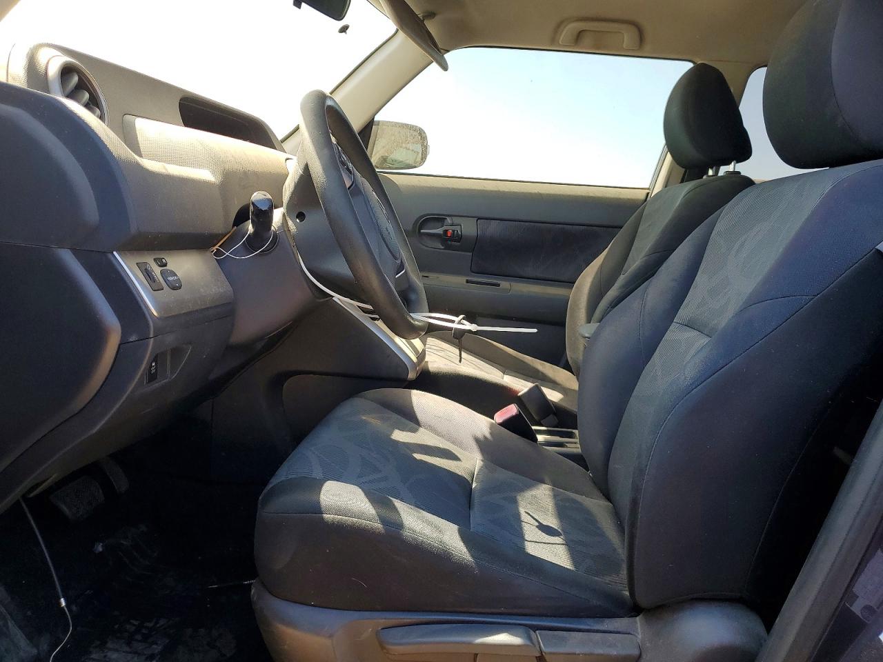 TOYOTA SCION 2011 — 8