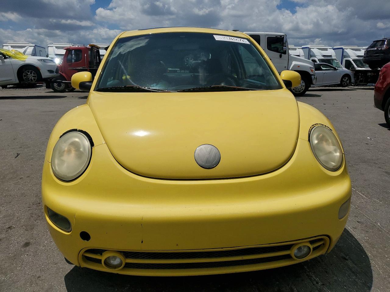 VOLKSWAGEN NEW BEETLE 2003 — 6
