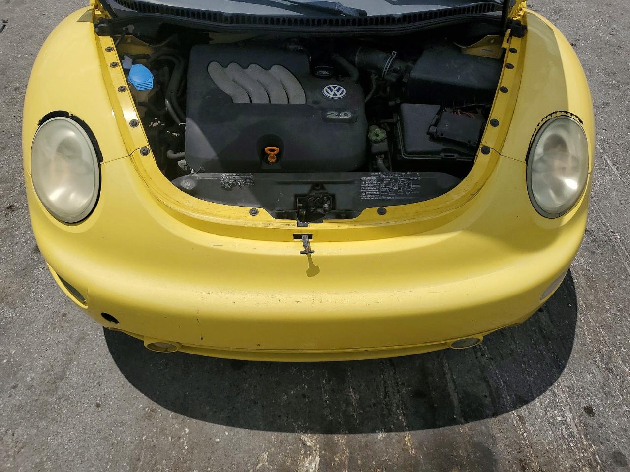 VOLKSWAGEN NEW BEETLE 2003 — 12