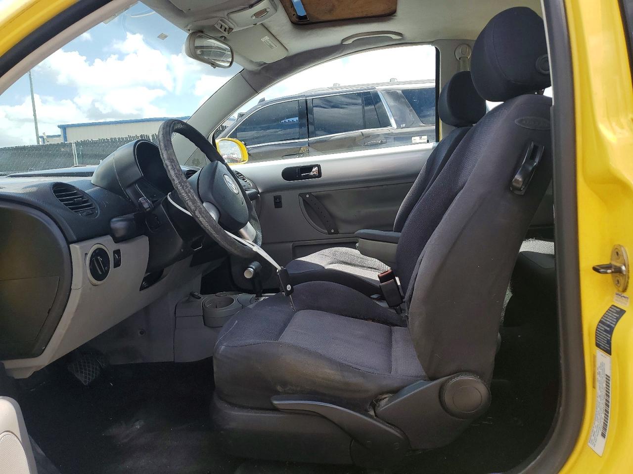 VOLKSWAGEN NEW BEETLE 2003 — 8