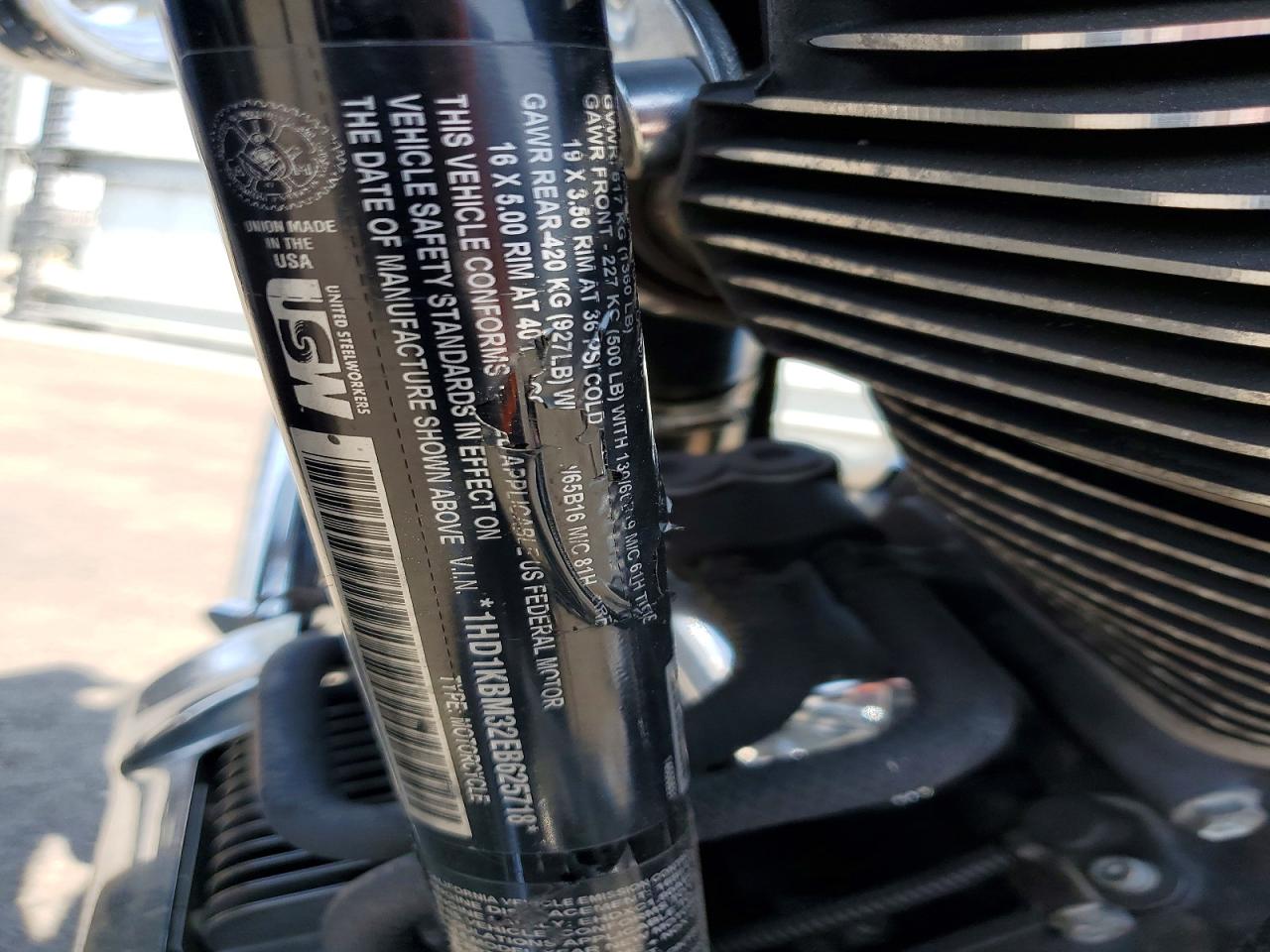 HARLEY-DAVIDSON FLHX 2014 — 11