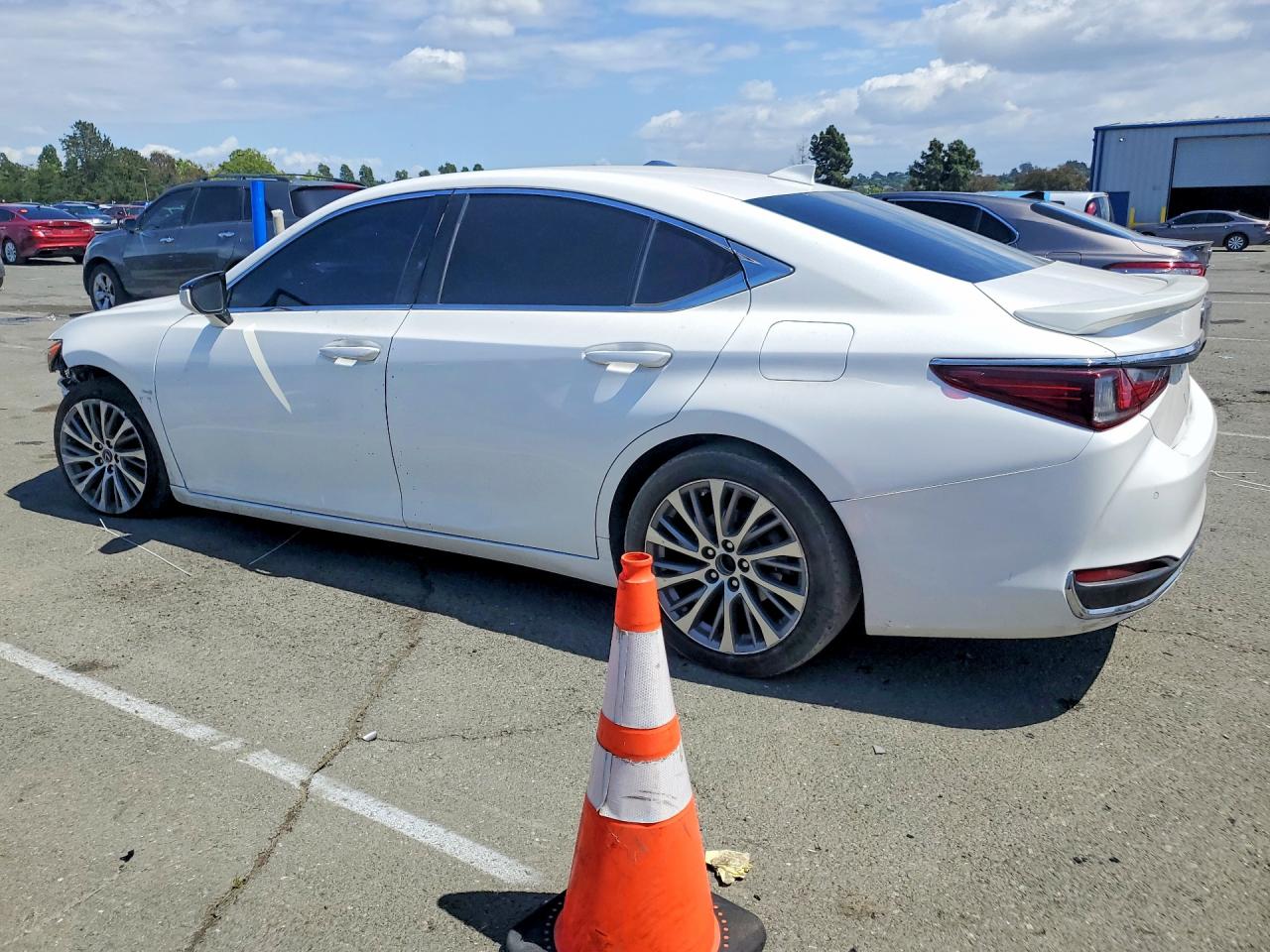 LEXUS ES 2021 — 3