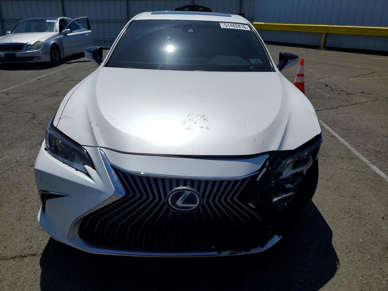 LEXUS ES 2021 — 6