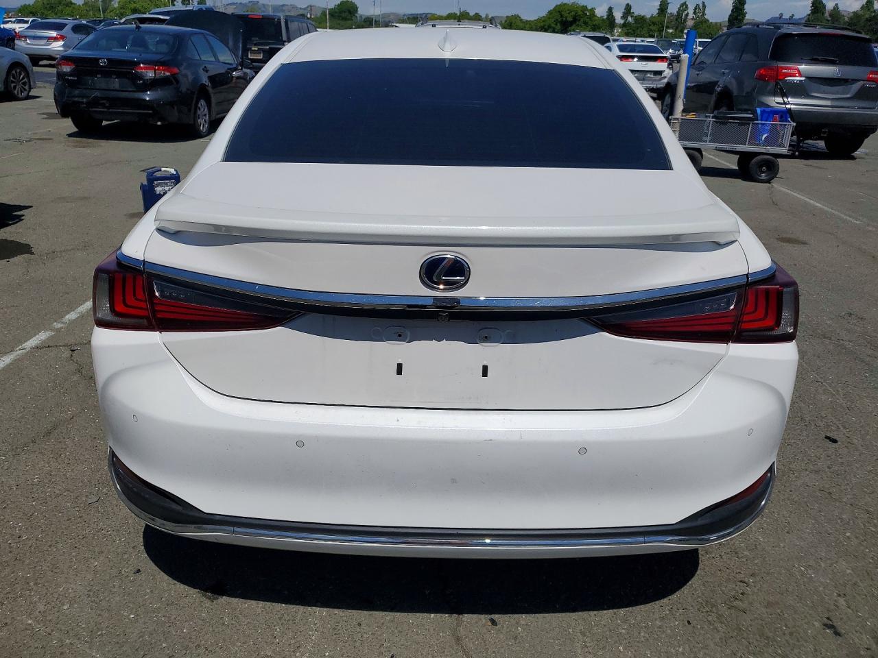 LEXUS ES 2021 — 7