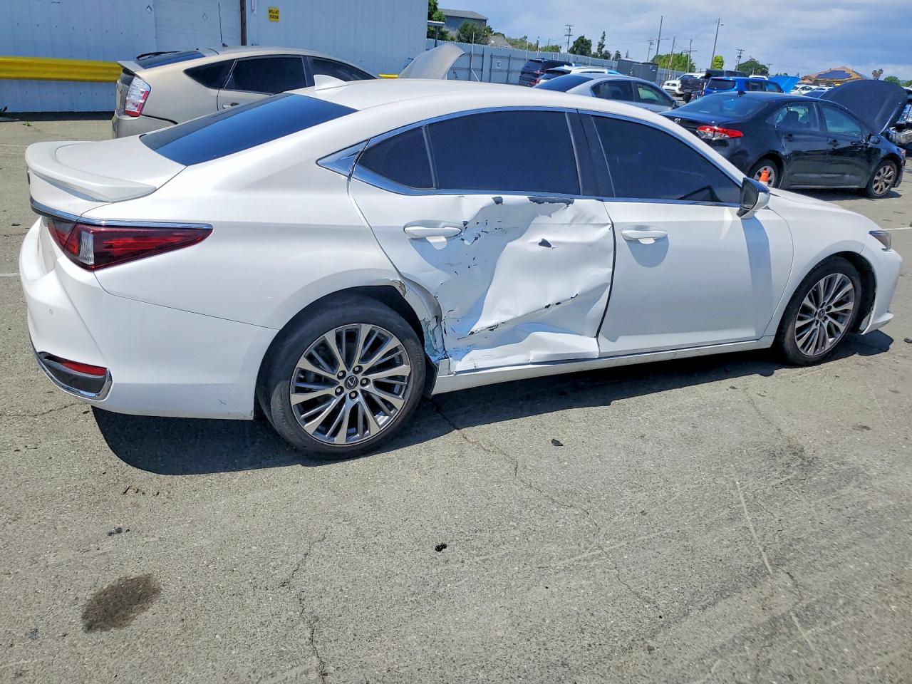 LEXUS ES 2021 — 4