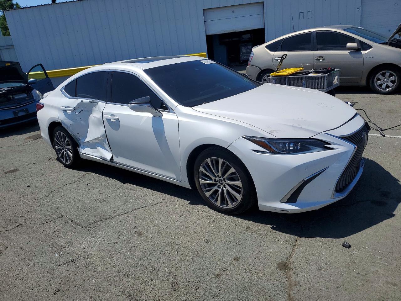 LEXUS ES 2021 — 5