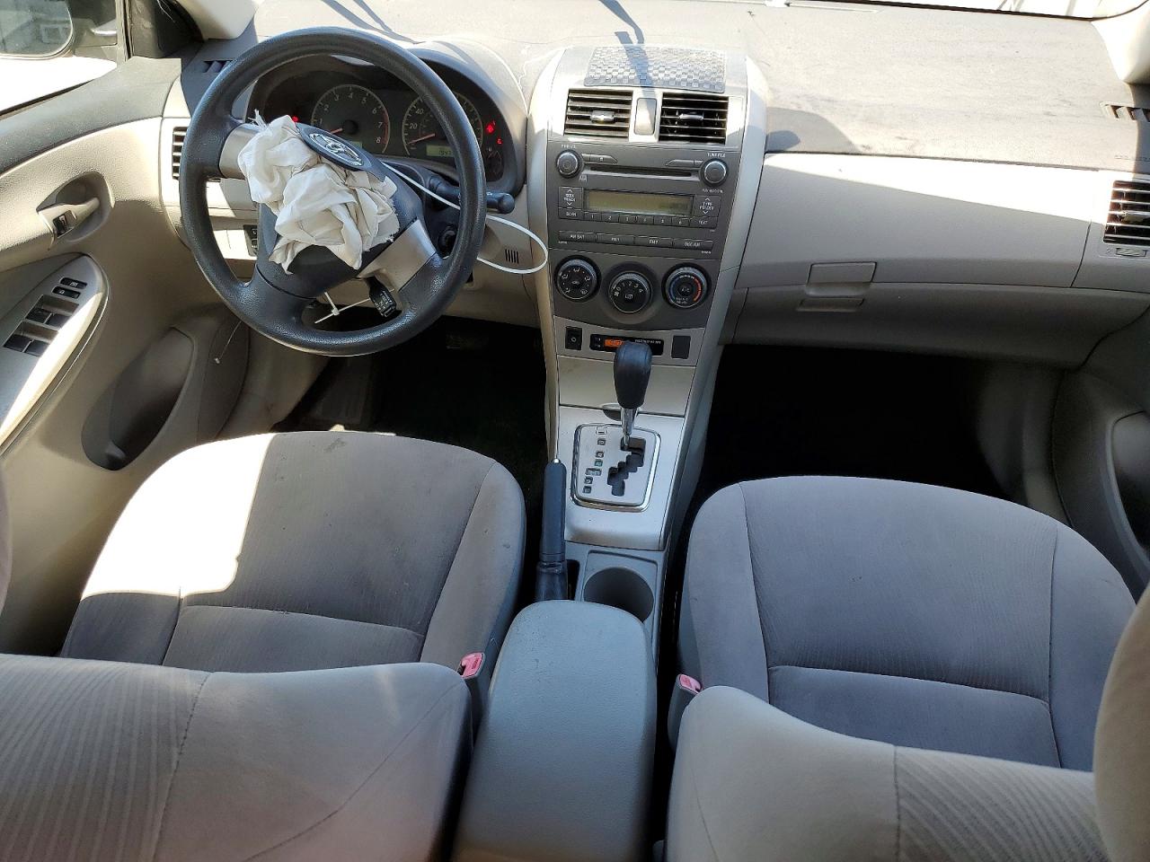TOYOTA COROLLA 2011 — 9