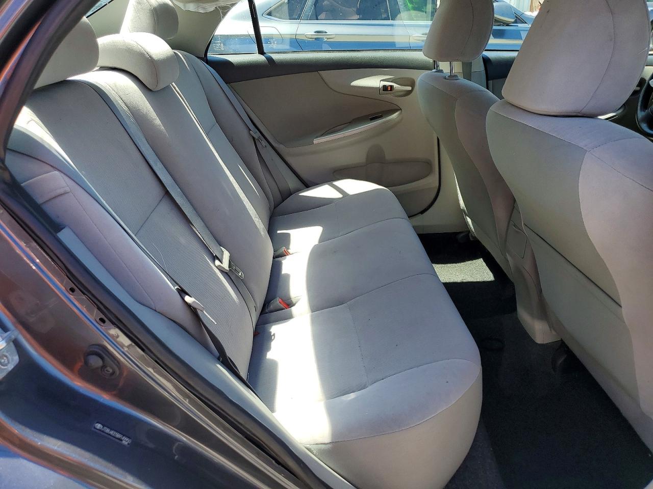 TOYOTA COROLLA 2011 — 11