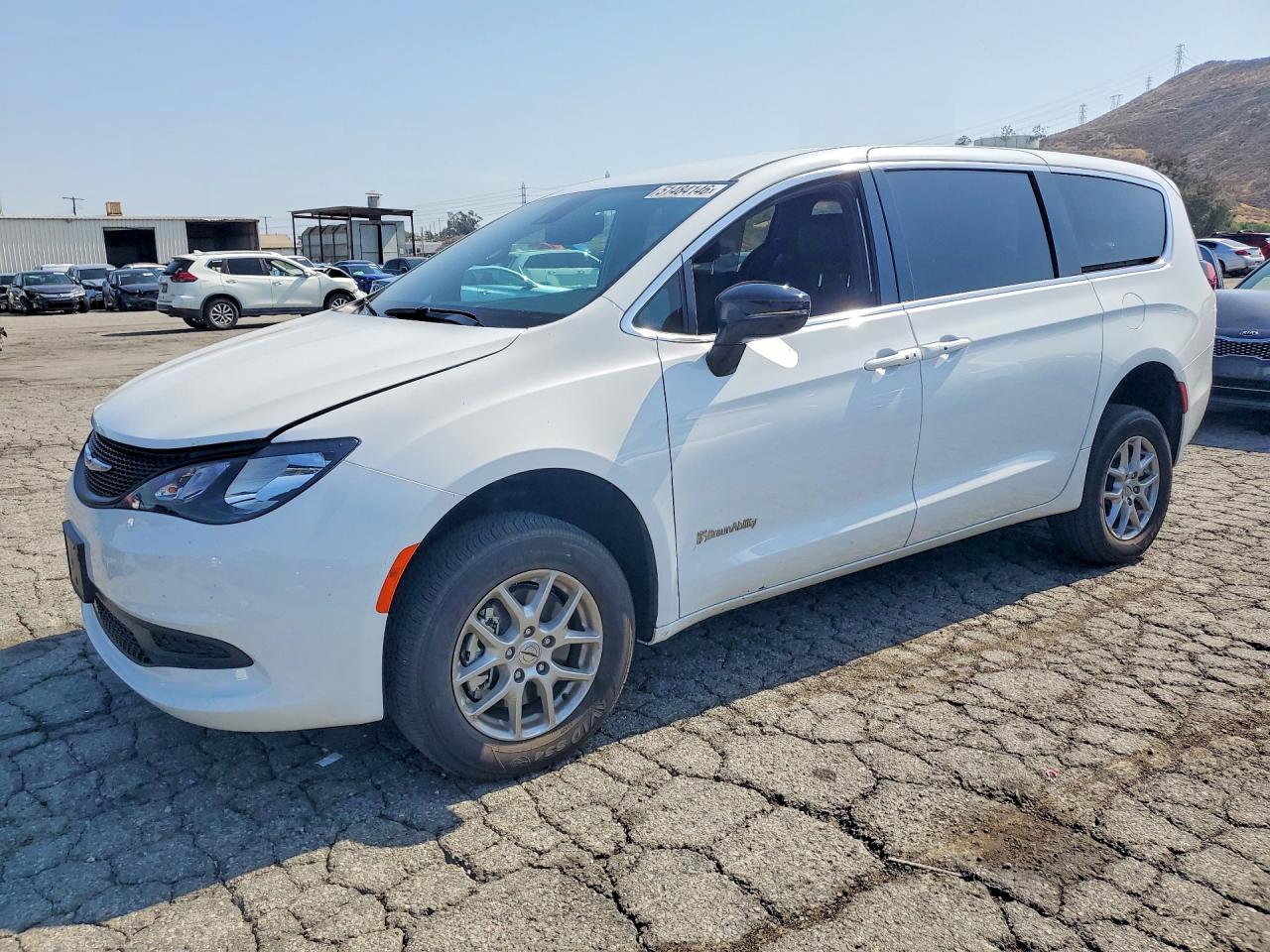 2025 CHRYSLER VOYAGER LX