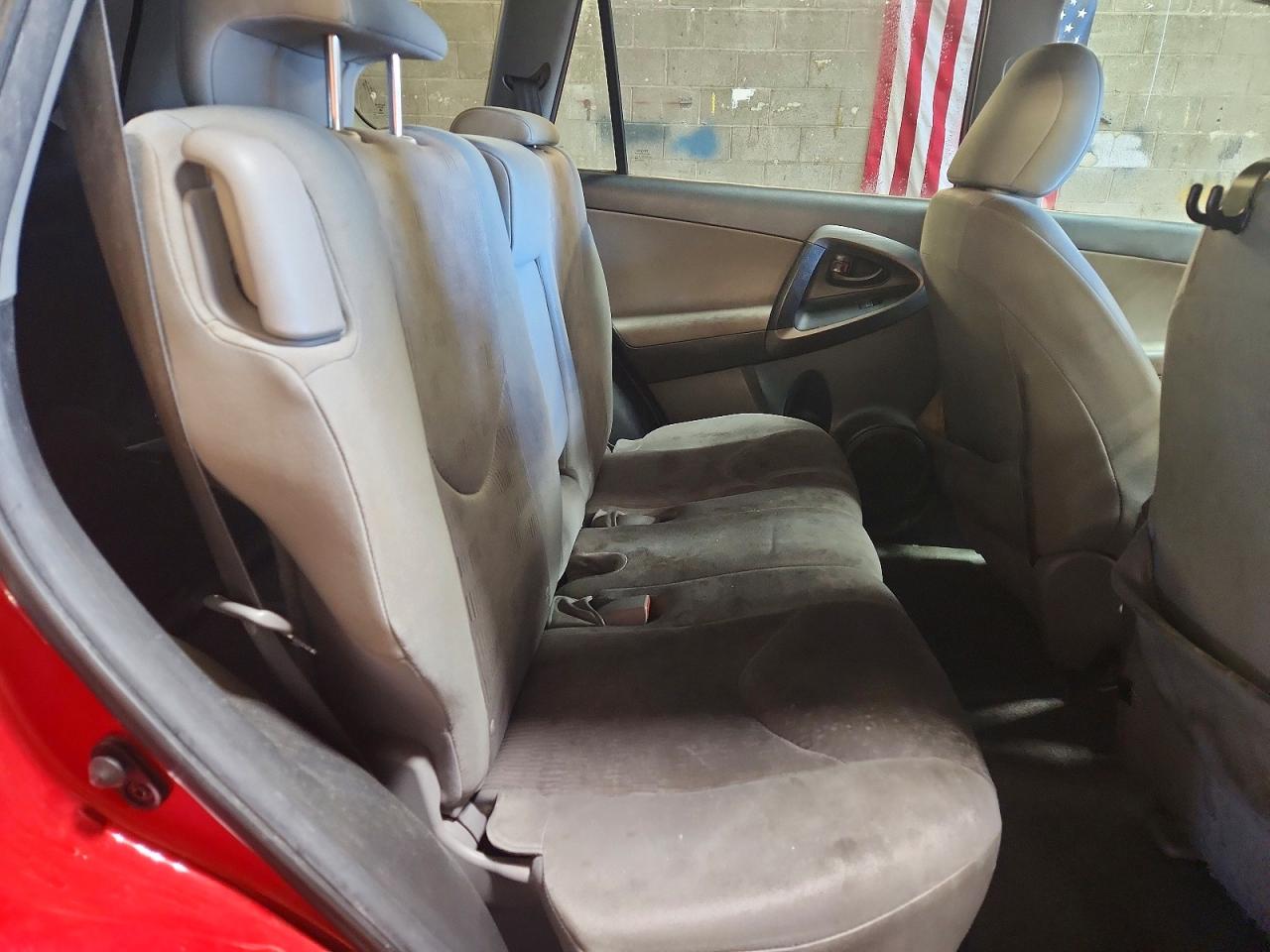 TOYOTA RAV4 2011 — 12