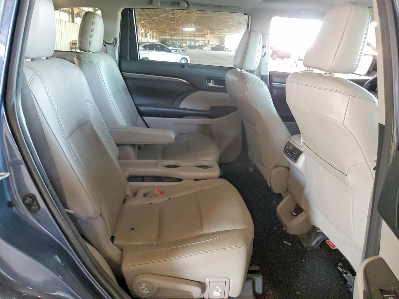 TOYOTA HIGHLANDER 2018 — 12