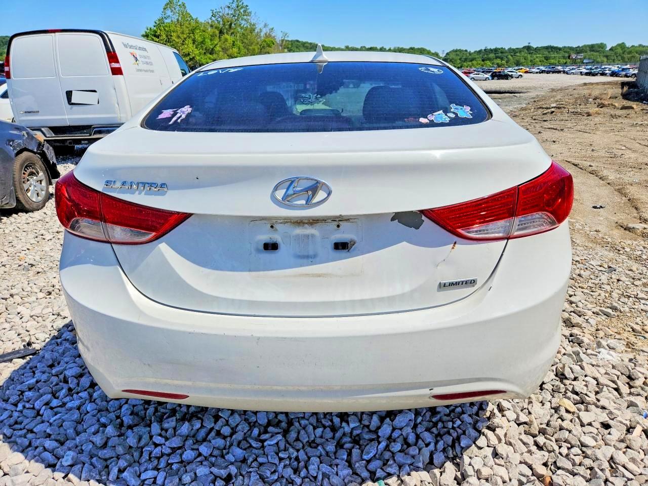 HYUNDAI ELANTRA 2012 — 7