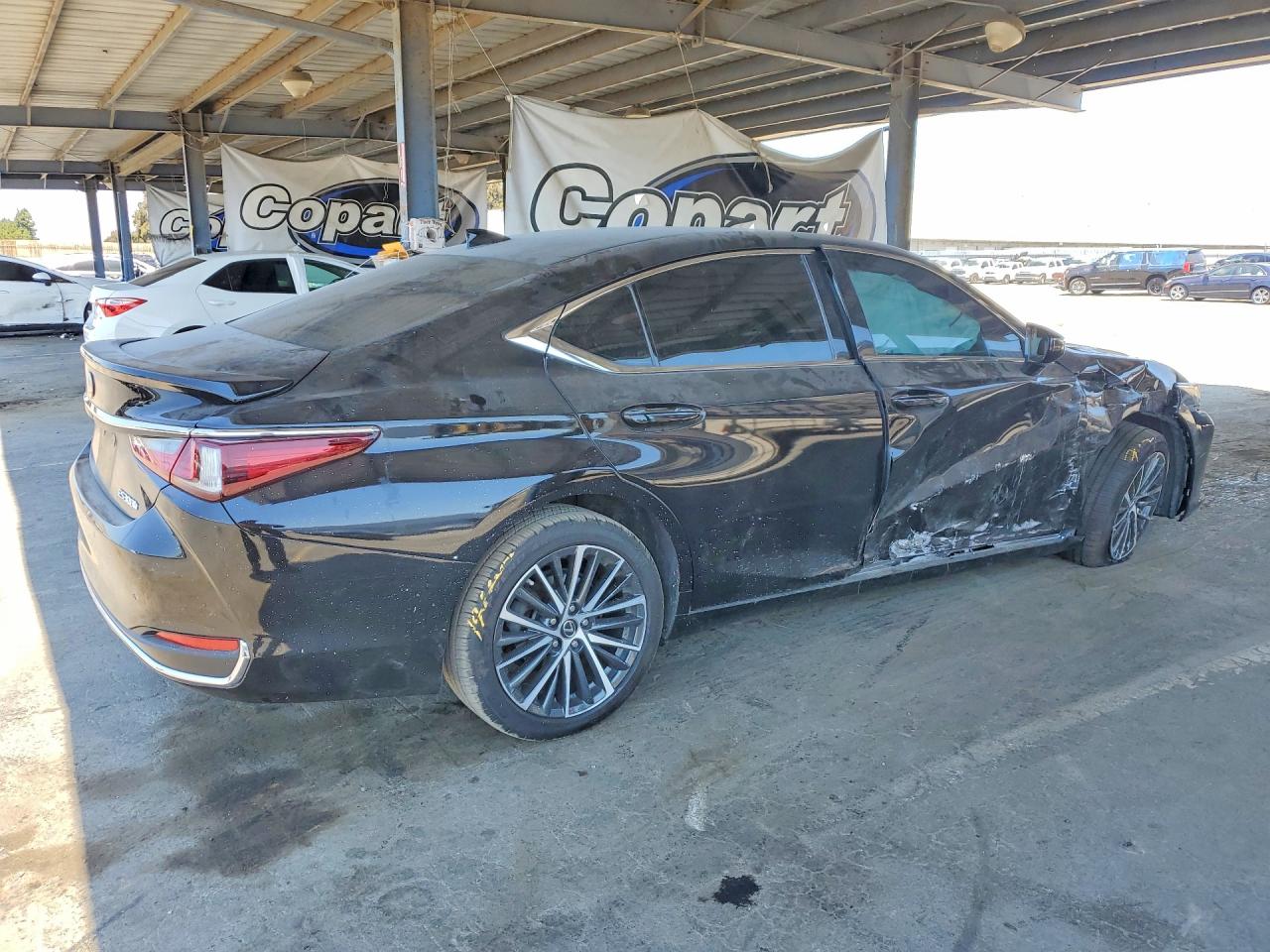 LEXUS ES 300H 2023 — 4