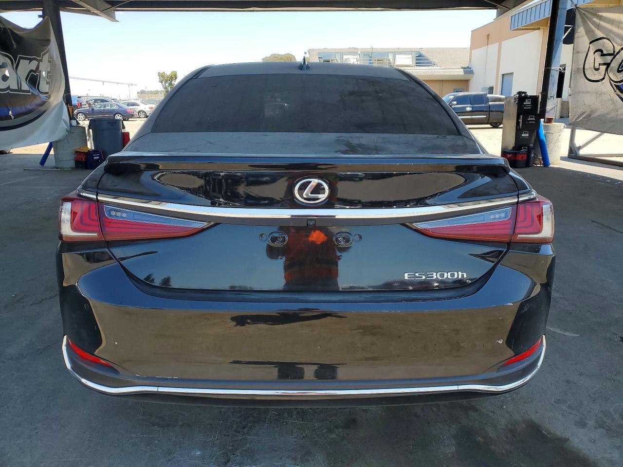 LEXUS ES 300H 2023 — 7