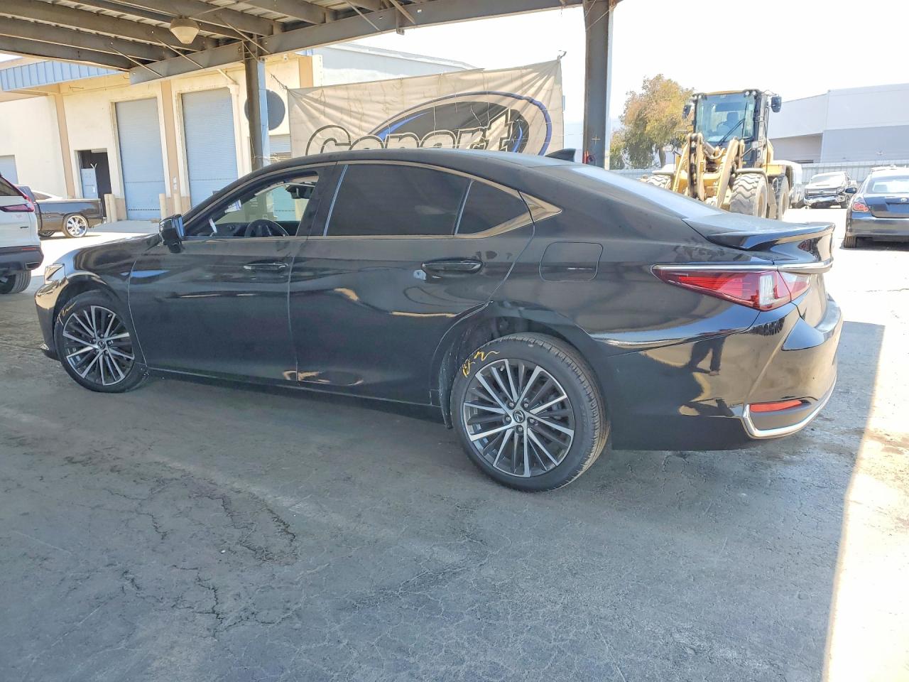LEXUS ES 300H 2023 — 3