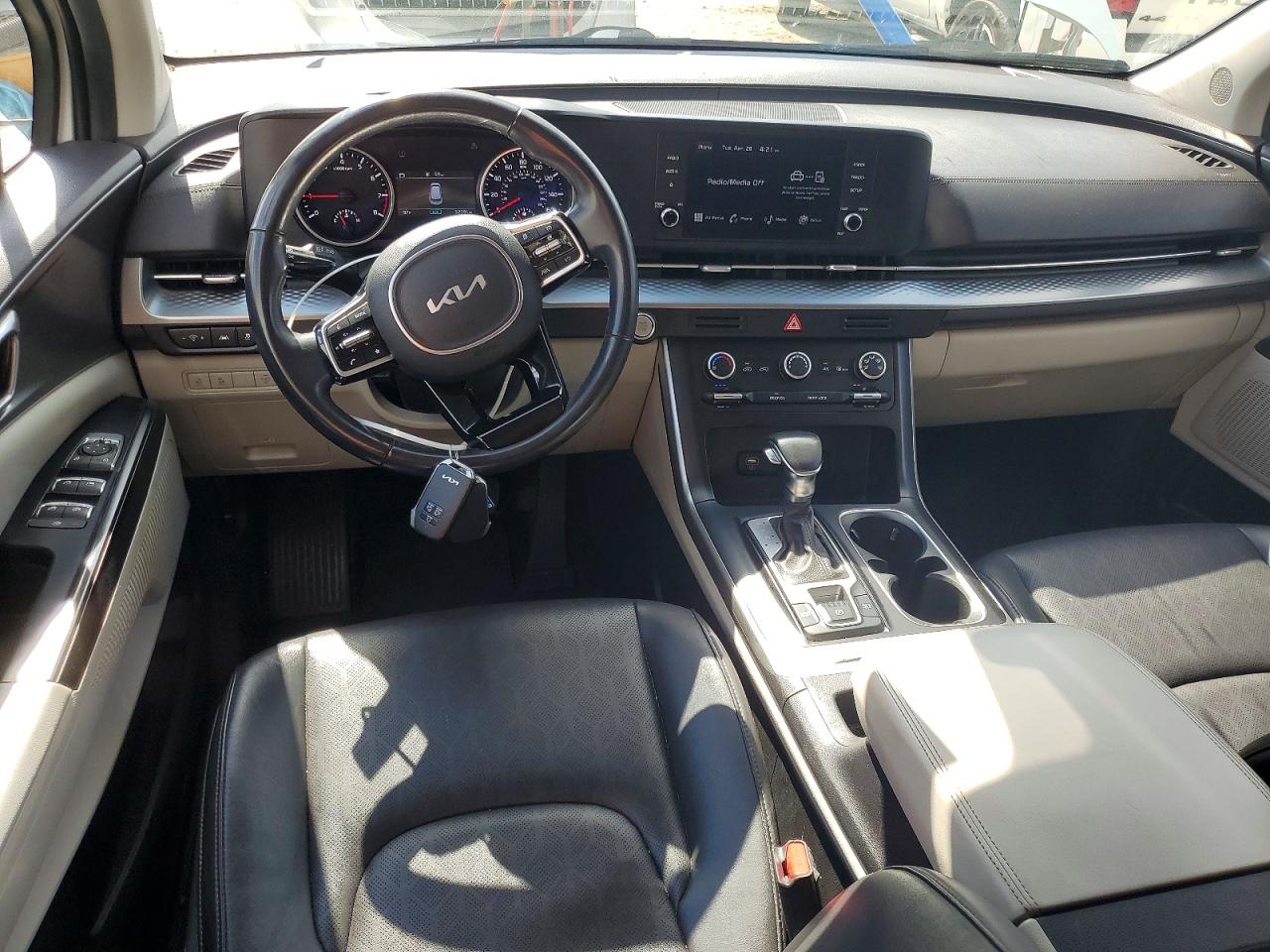 KIA CARNIVAL 2023 — 9