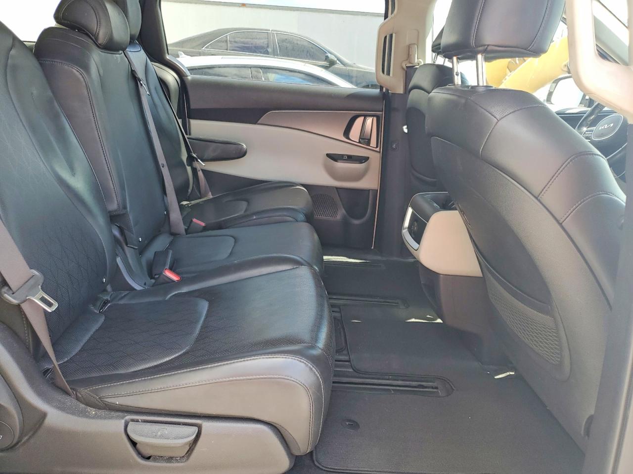 KIA CARNIVAL 2023 — 12
