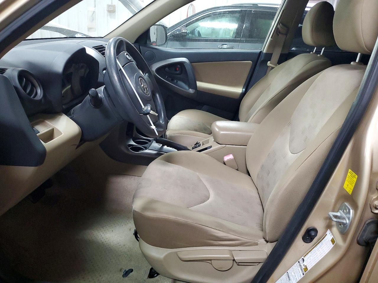TOYOTA RAV4 2010 — 8