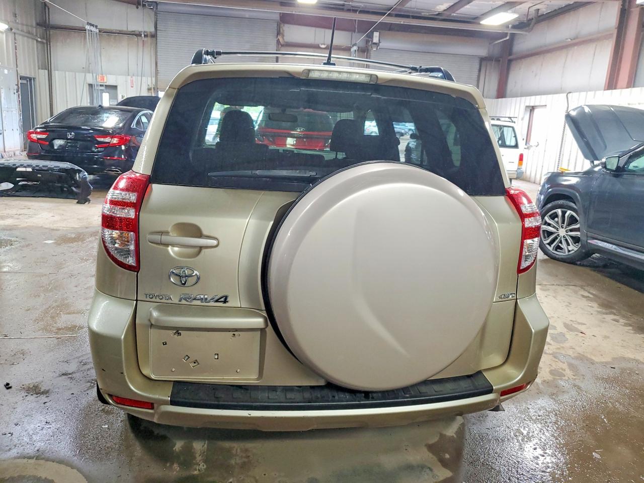 TOYOTA RAV4 2010 — 7