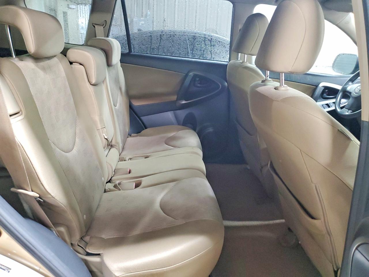 TOYOTA RAV4 2010 — 11