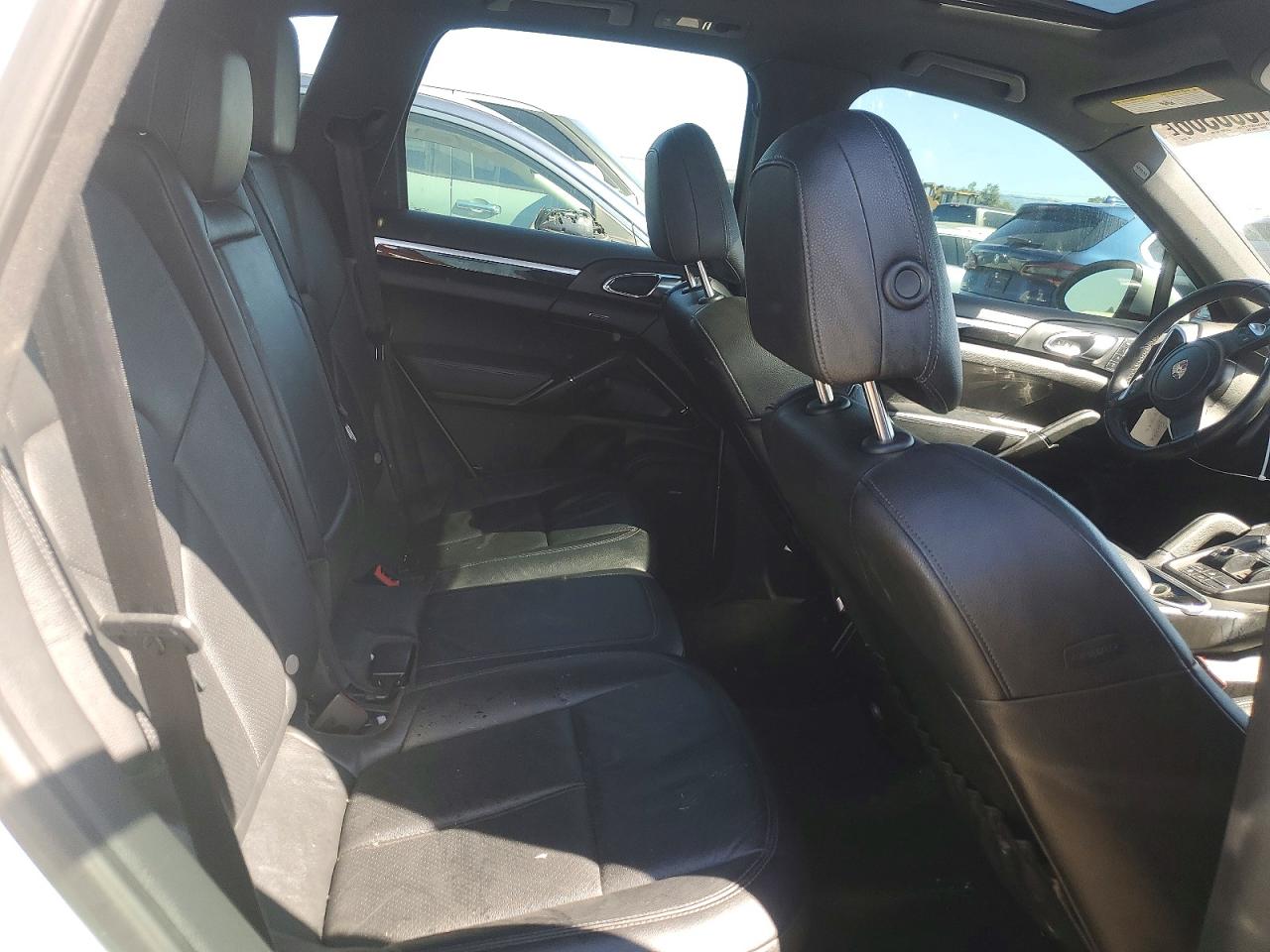 PORSCHE CAYENNE 2013 — 12