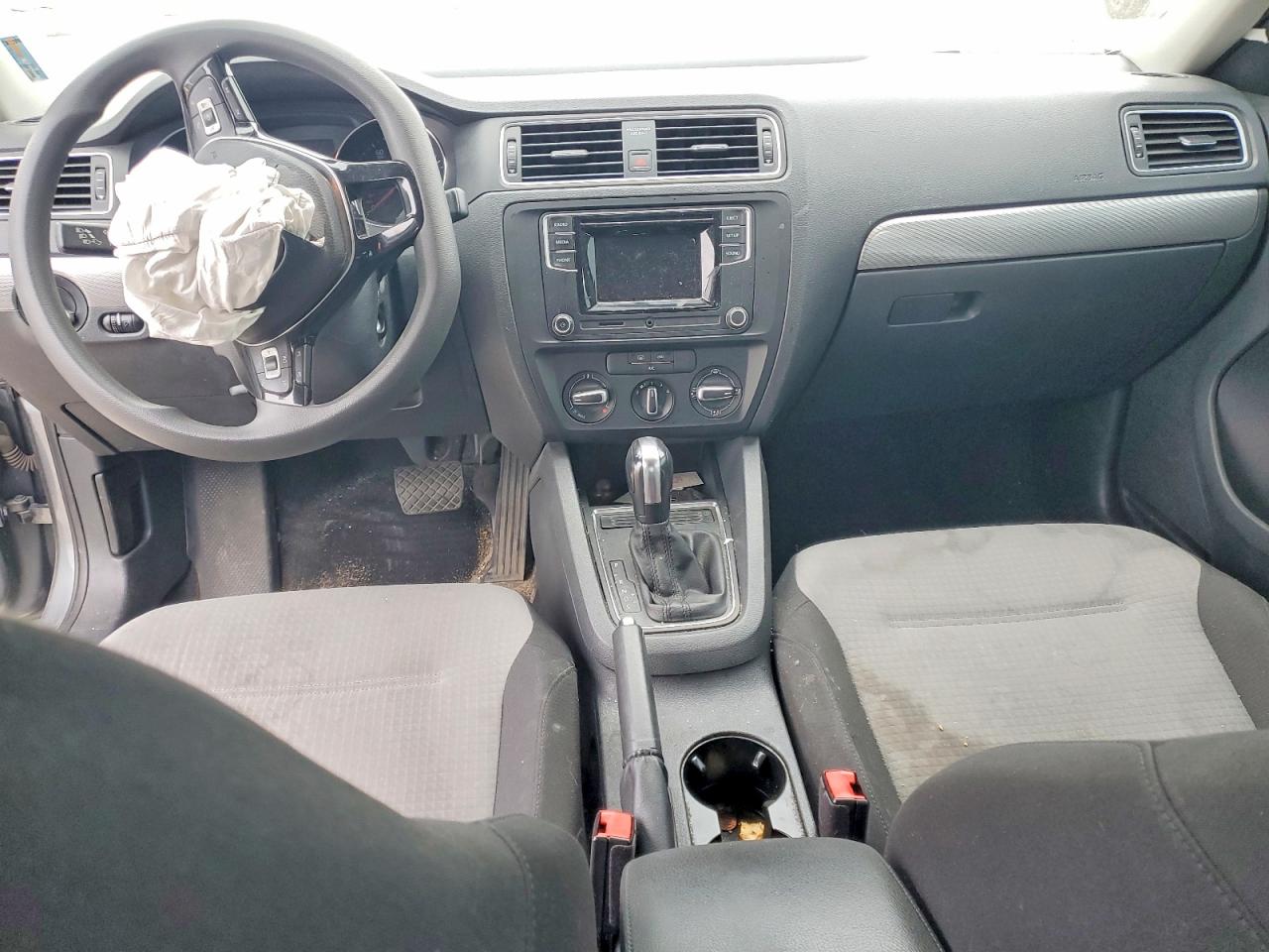 VOLKSWAGEN JETTA 2017 — 9